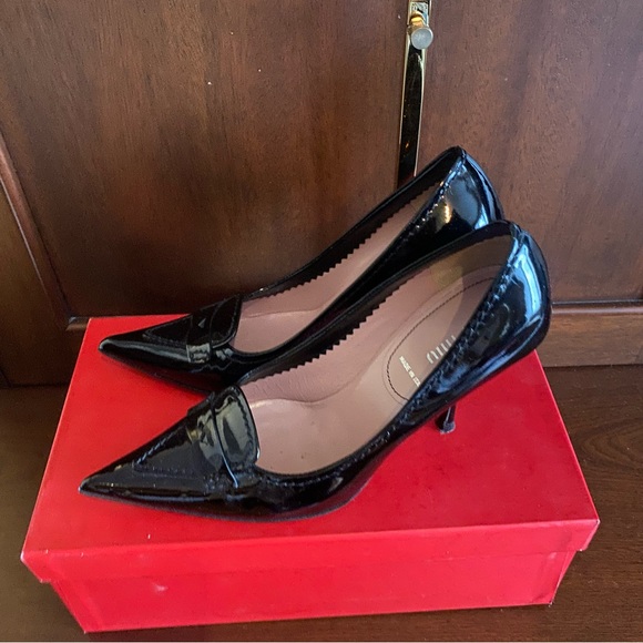 Miu Miu Black Patent Leather Pointed Pumps Size 36.5 - Picture 2 of 6